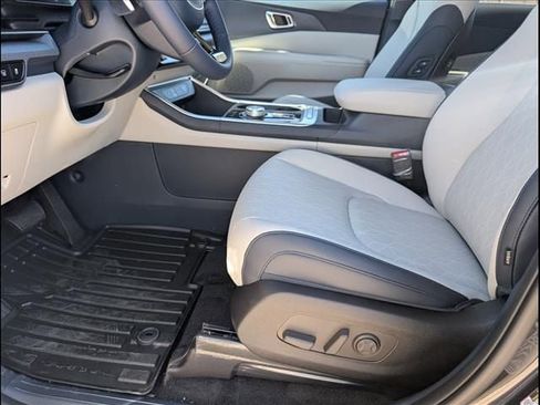 New 2026 Kia Carnival EX image 7