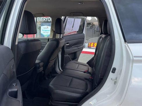 Used 2016 Mitsubishi Outlander SEL image 21