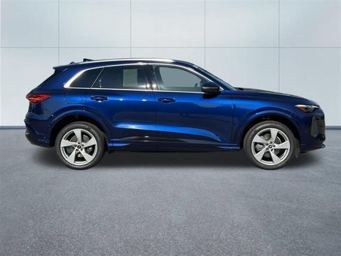 Used 2025 Audi Q5 Premium Plus w/ Premium Plus AWD/4WD image 5