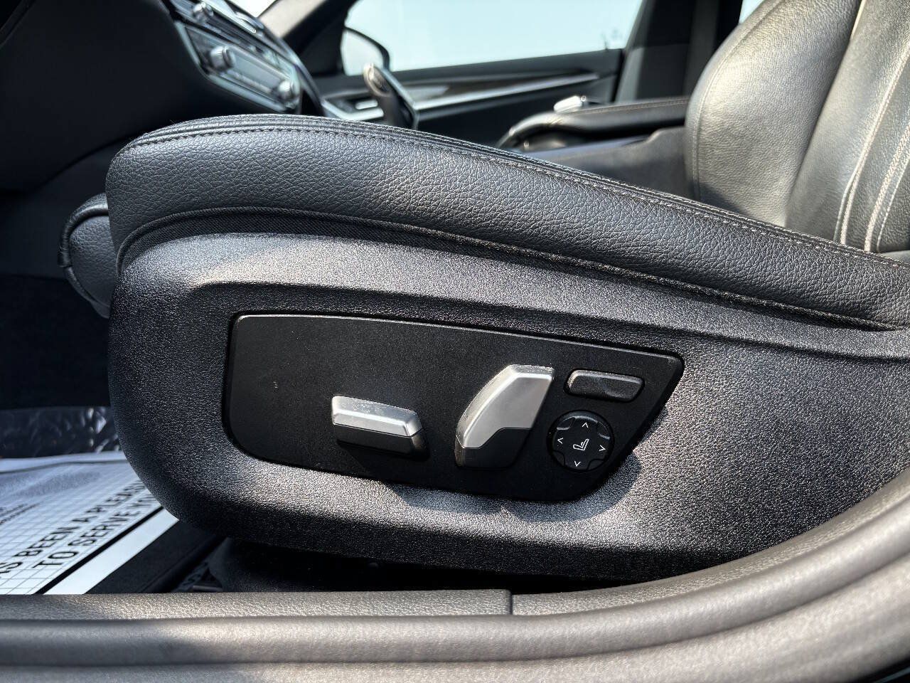 Used 2019 BMW 530i xDrive w/ Convenience Package AWD/4WD image 18