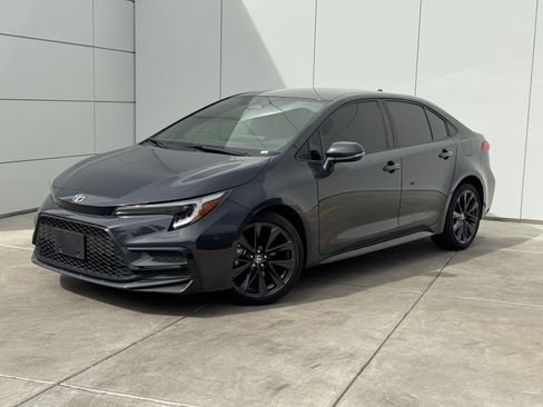 Used 2024 Toyota Corolla SE image 2