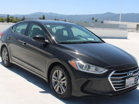 Used 2017 Hyundai Elantra SE FWD image 2
