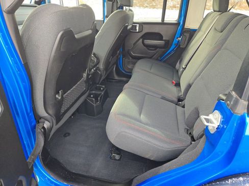 Used 2025 Jeep Wrangler Unlimited Rubicon image 17