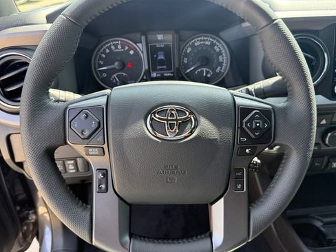 Used 2023 Toyota Tacoma TRD Off-Road w/ Technology Package AWD/4WD image 16