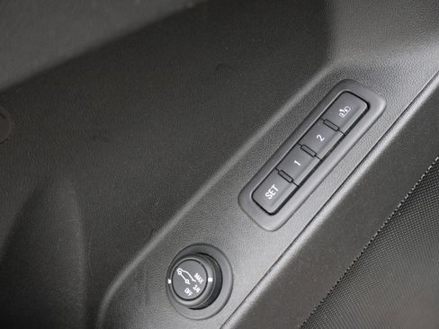 Used 2018 Chevrolet Equinox Premier image 42