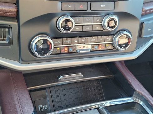 Used 2023 Ford Expedition Max Limited image 24