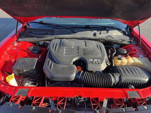 Used 2019 Dodge Challenger SXT image 24