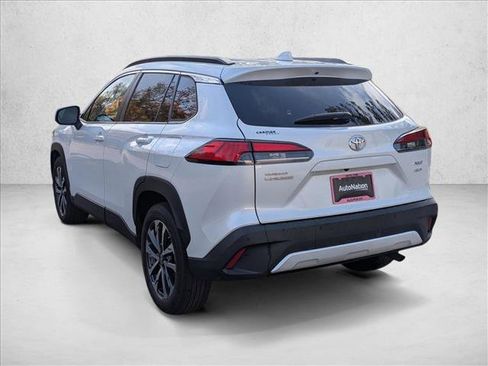 Used 2022 Toyota Corolla Cross XLE image 8