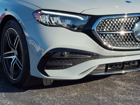 Used 2025 Mercedes-Benz E 350 Sedan image 15