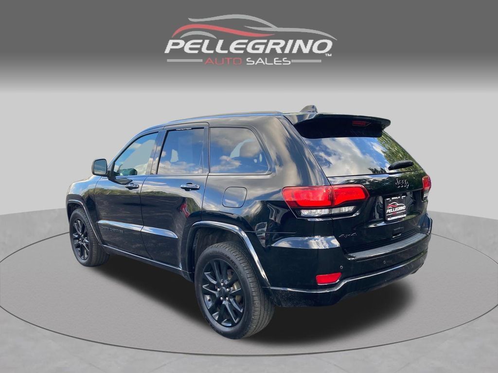 Used 2017 Jeep Grand Cherokee Altitude AWD/4WD image 4