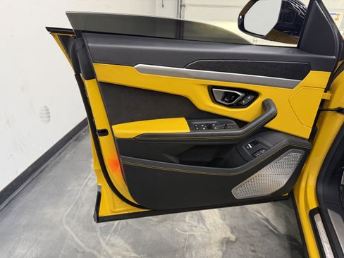 Used 2019 Lamborghini Urus AWD/4WD image 8