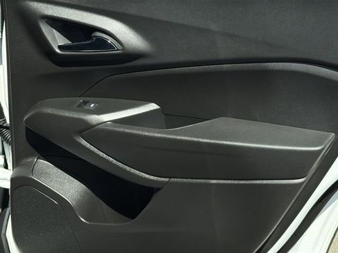 Used 2026 Chevrolet Trax LT w/ Sunroof Package image 38