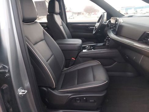 Used 2025 Chevrolet Suburban Premier image 26