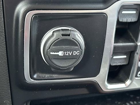 Used 2022 Jeep Wrangler Unlimited Sahara w/ Cold Weather Group AWD/4WD image 28