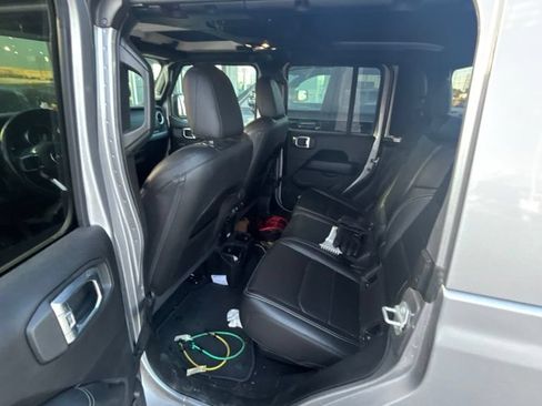 Used 2020 Jeep Gladiator Overland AWD/4WD image 16
