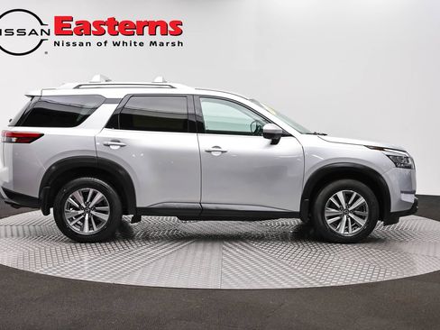 Used 2023 Nissan Pathfinder SL AWD/4WD image 4