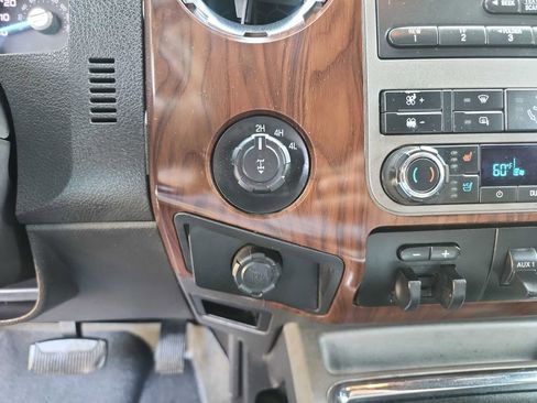 Used 2011 Ford F250 Lariat w/ Lariat Interior Pkg image 29