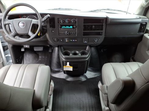 Used 2025 GMC Savana 2500 w/ Driver Convenience Package image 8