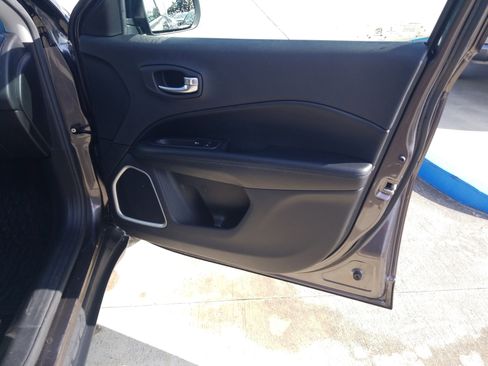 Used 2020 Jeep Compass Latitude image 16