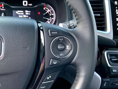 Used 2018 Honda Pilot Touring image 25