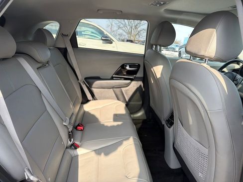 Used 2022 Kia Niro EX Premium image 34