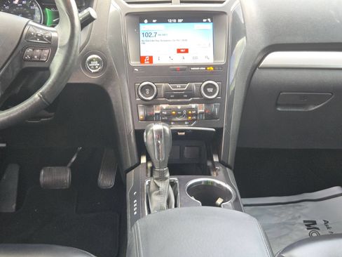 Used 2019 Ford Explorer XLT w/ Equipment Group 202A FWD image 18
