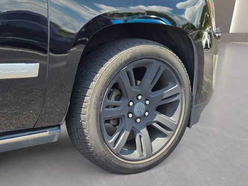 Used 2016 Cadillac Escalade Premium RWD image 5