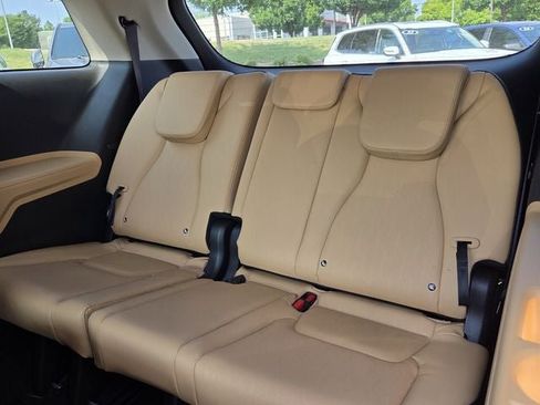 Used 2024 Kia Carnival LX FWD image 12