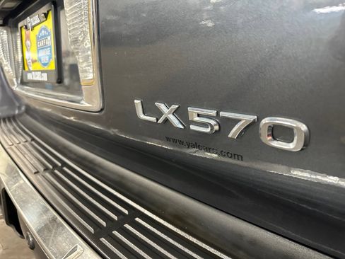 Used 2013 Lexus LX 570 4WD w/ Luxury Pkg image 40