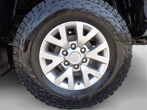 Used 2018 Toyota Tacoma SR5 w/ SR5 Appearance Package (SM) AWD/4WD image 7
