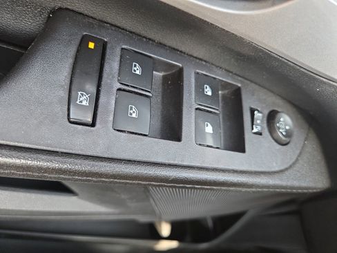 Used 2017 Chevrolet Equinox LT w/ Convenience Package image 17