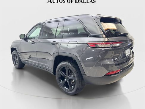 Used 2023 Jeep Grand Cherokee Altitude AWD/4WD image 9