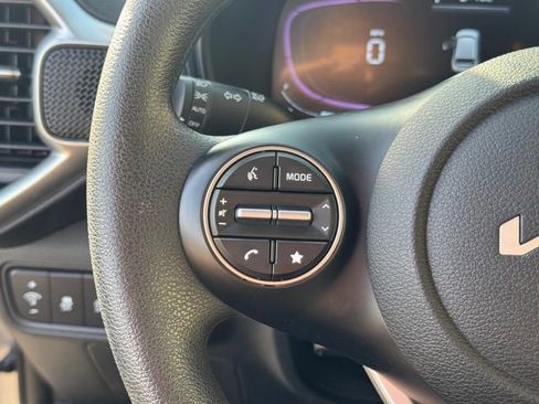 Certified 2025 Kia Soul LX image 27