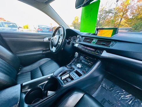 Used 2011 Lexus CT 200h Premium image 27