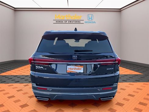 Used 2025 Buick Enclave Preferred image 4
