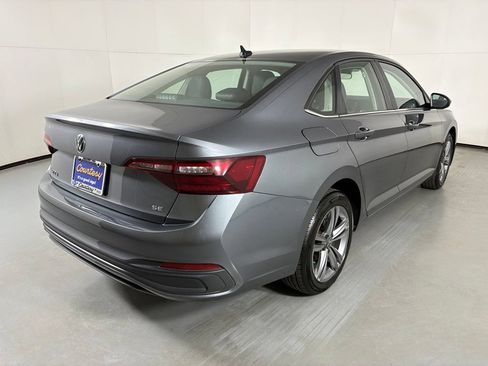 Used 2024 Volkswagen Jetta SE FWD image 8