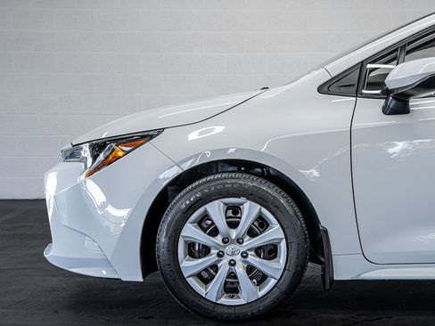 Used 2021 Toyota Corolla LE image 12