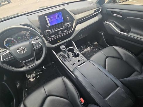 Used 2023 Toyota Highlander XLE FWD image 23