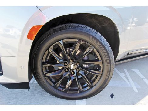 Certified 2024 Cadillac Escalade Sport Platinum w/ LPO, ONYX Package image 32