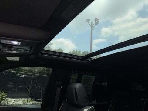 Used 2025 Cadillac Escalade Premium Luxury AWD/4WD image 20