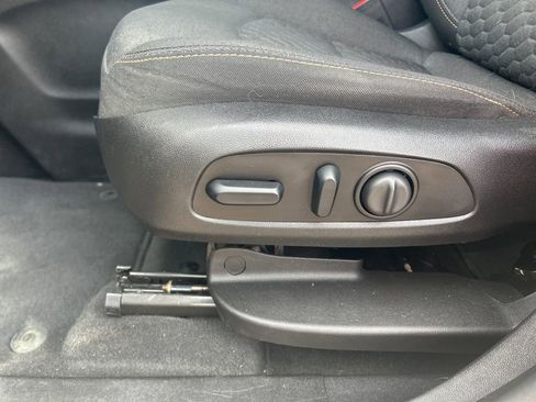 Used 2018 Chevrolet Equinox LT image 16