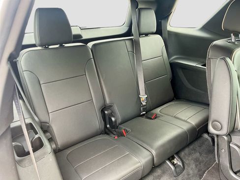 Used 2023 Chevrolet Traverse Premier FWD image 28