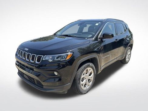 Used 2024 Jeep Compass Latitude AWD/4WD image 3