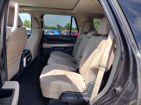 Used 2024 Ford Expedition Limited AWD/4WD image 7