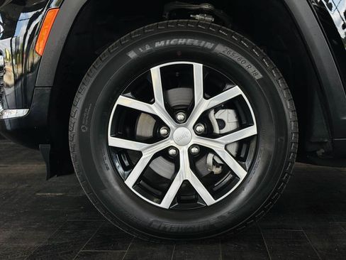 Used 2025 Jeep Grand Cherokee Limited AWD/4WD image 28