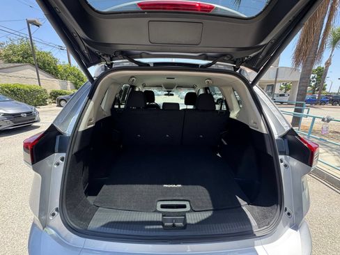 Used 2025 Nissan Rogue SV FWD image 33