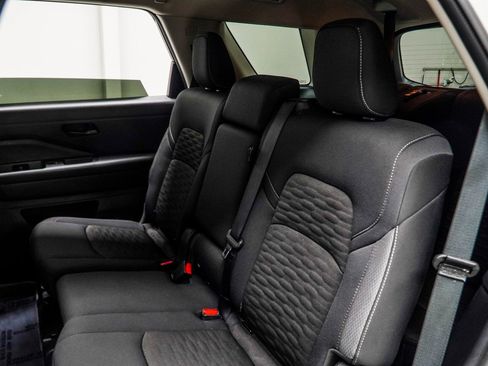 Used 2025 Nissan Pathfinder SV image 38