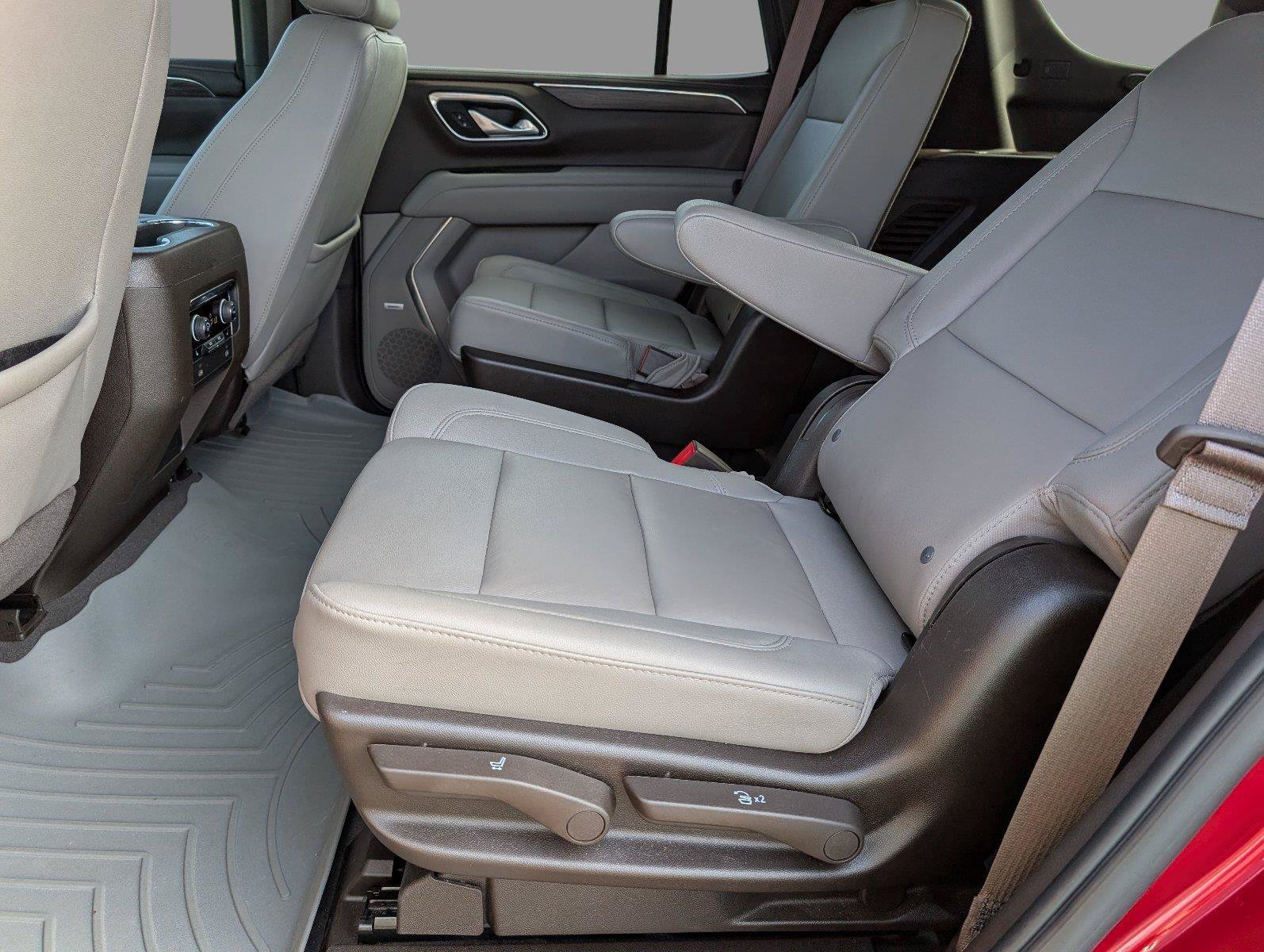 Used 2023 Chevrolet Tahoe Z71 w/ Luxury Package AWD/4WD image 33