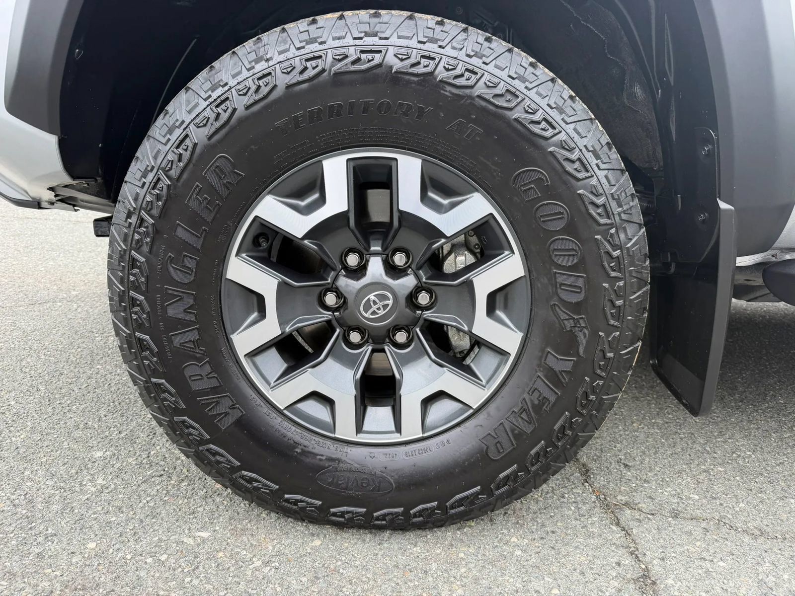 Used 2023 Toyota Tacoma TRD Off-Road AWD/4WD image 9