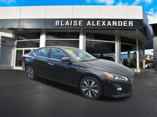 Used 2022 Nissan Altima 2.5 SL image 1
